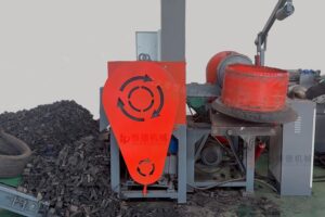 轮胎切条后进入打块机及产出胶块